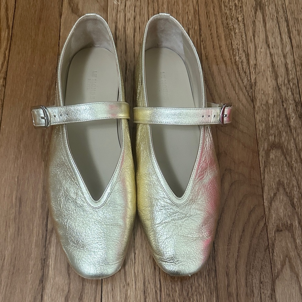 Le Monde Beryl Gold Mary Jane Flats. Size 40.